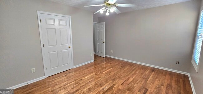 Building Photo - 1055 Livery Cir