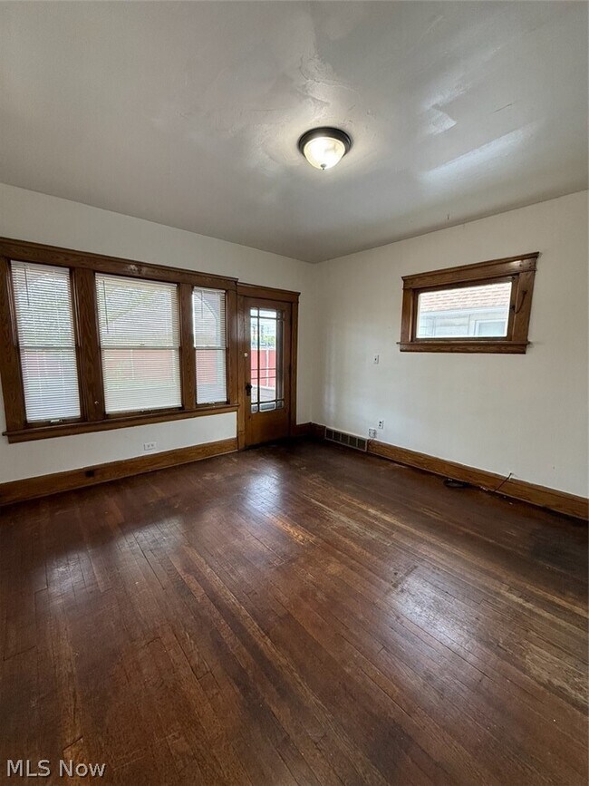 Building Photo - 1220 E 176th St