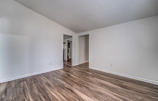 Building Photo - 4980 Vickie Dr
