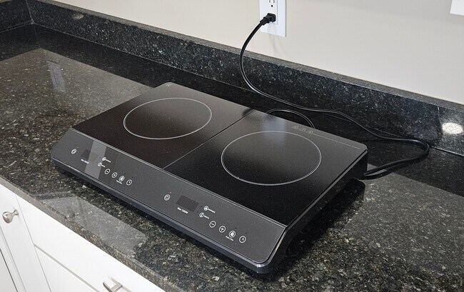 Building Photo - 4633 Kernwood Ave