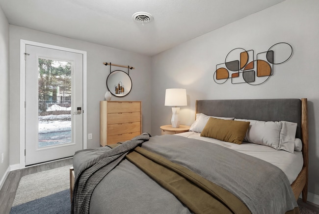 Building Photo - Beautiful completely renovated 2 bed 1 bath townhouse for rent!