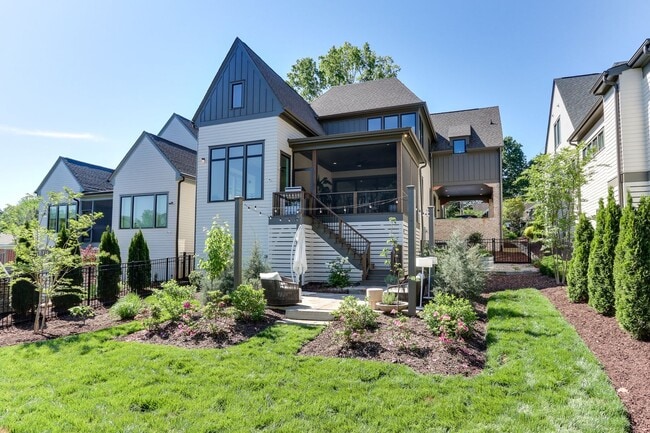 Building Photo - Extrordinary 4BD, 4.5BA Raleigh Home in an...