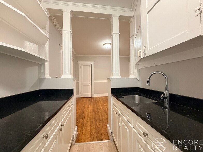 Building Photo - 1 Gray St