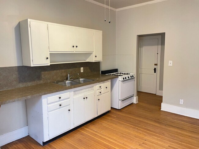 Building Photo - 107 S Broad St