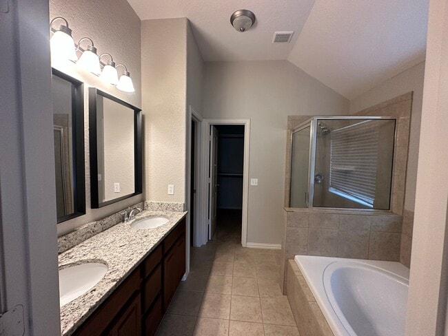 Building Photo - 18712 Rosalea Way