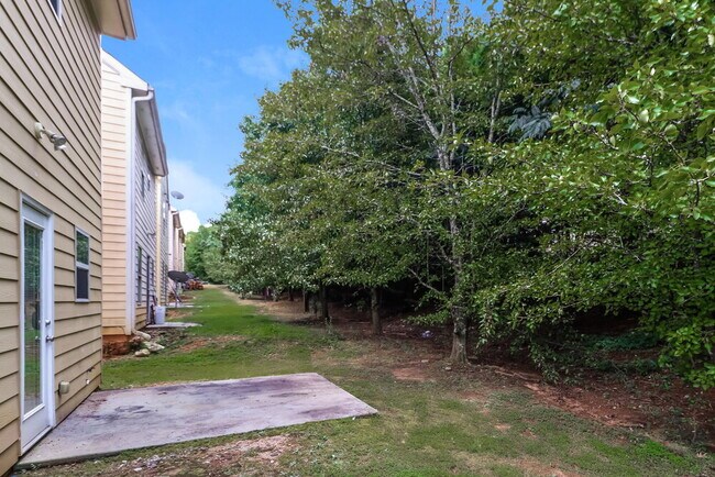 Building Photo - 1000 Weatherwood Pl NE