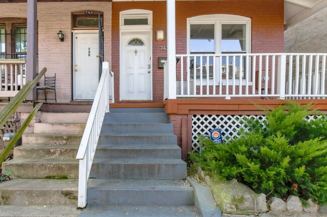 Building Photo - Classy Columbia Heights Row Home! 1/2 Off ...