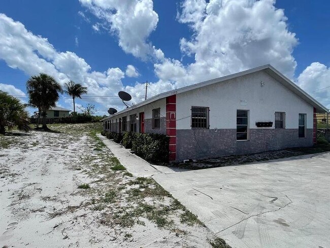 Building Photo - 1109 W 28th St