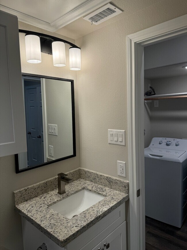 Building Photo - 10110 Barberry St