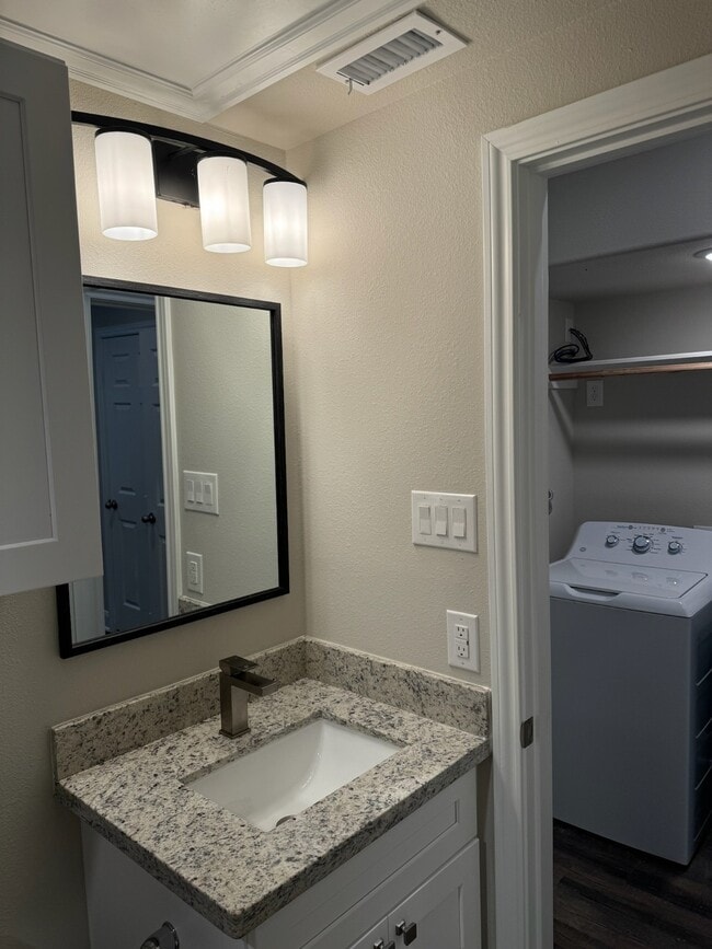 Building Photo - 10112 Barberry St