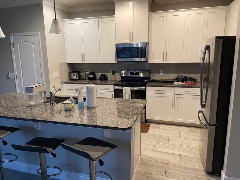 kitchen - 608 Bethesda Ct