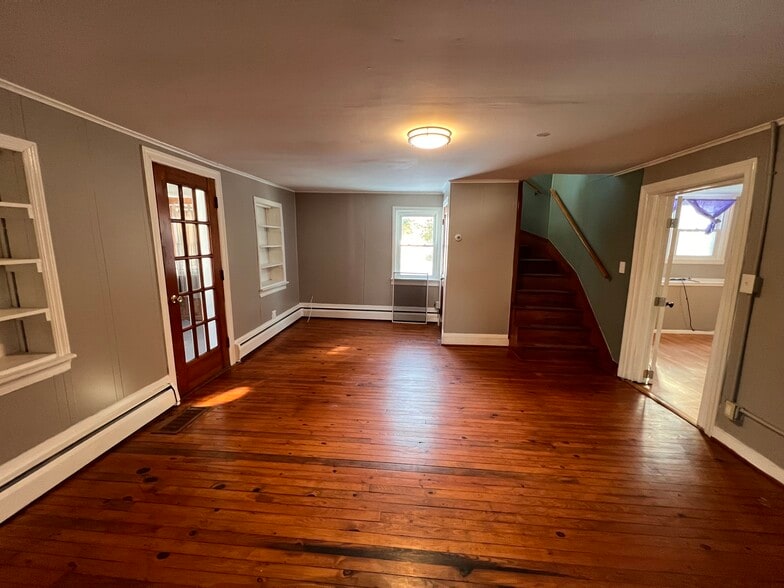 Front entry - 4855 Sandy Point Rd