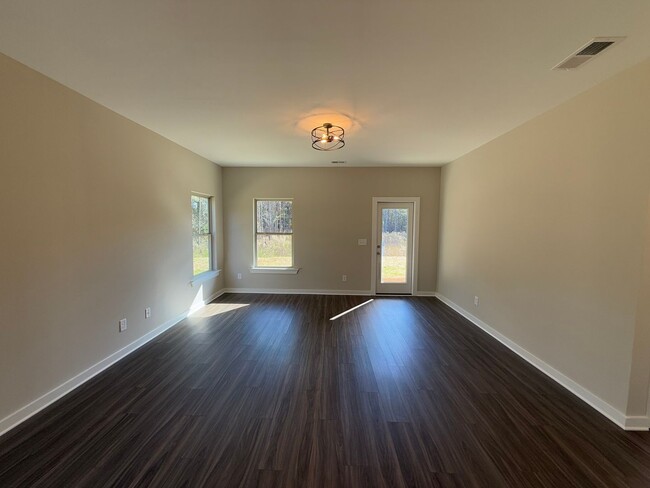 Building Photo - Home for rent in Riverside!