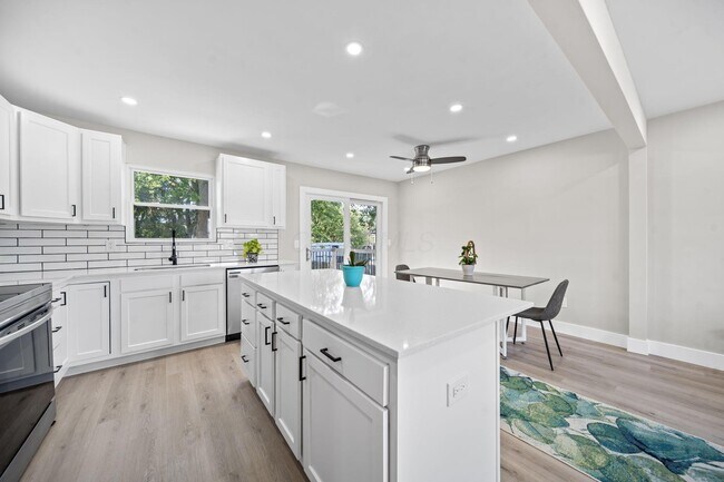 Building Photo - 299 Lombard Rd