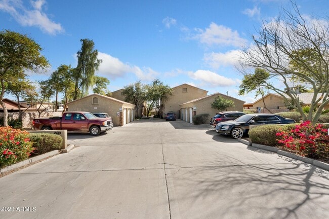 Building Photo - 2419 W Vista Ave