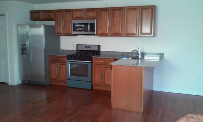 Building Photo - 4224 Spruce St