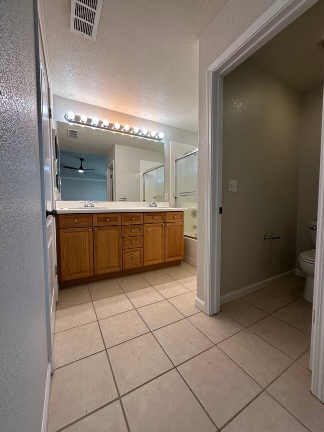 Building Photo - Beautiful 4 Bedroom, 3 Bath Brentwood Home