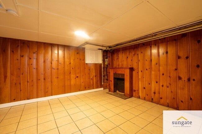 Building Photo - 2018 Griffis Ave