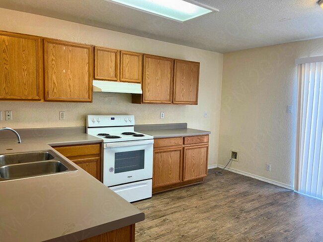 Building Photo - 955 Marble Point