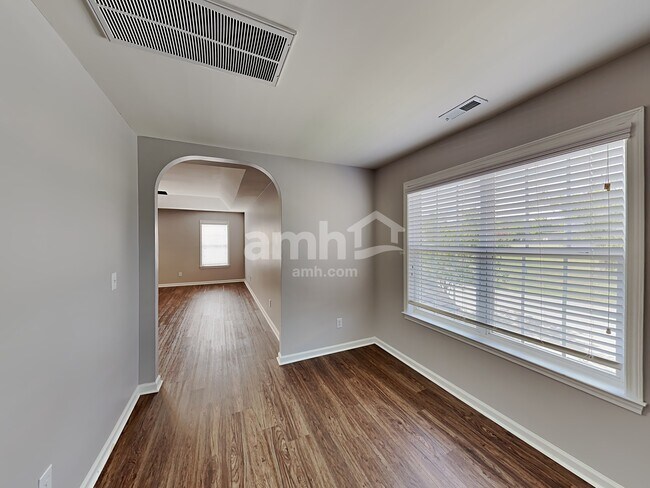 Building Photo - 912 Pristine Ln