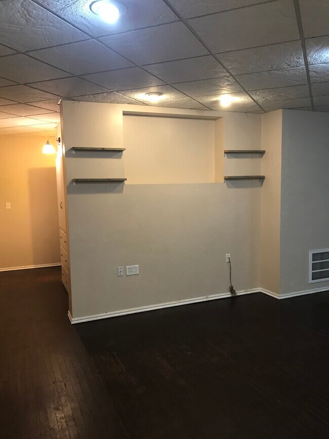 Living room 2 - 2107 Briggs St