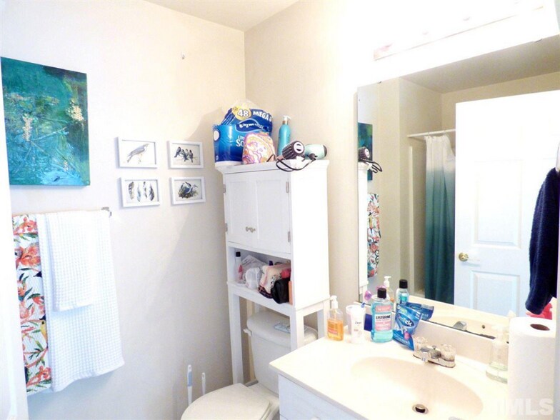 Building Photo - 929 Morreene Rd