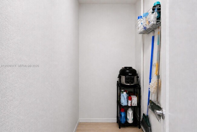 Building Photo - 8950 SW 69th Ct