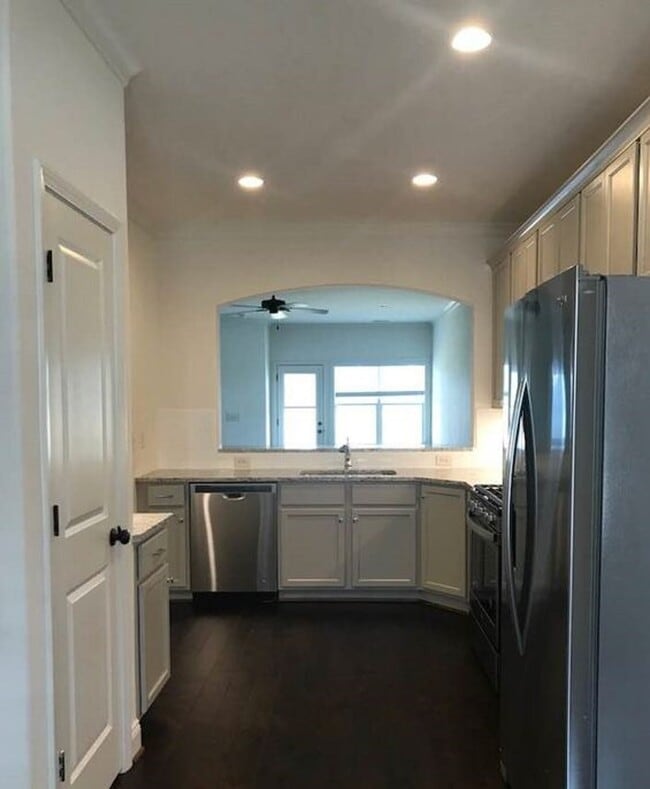 Building Photo - 4020 Lenox Rd