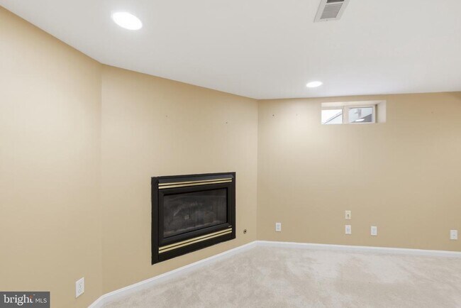 Building Photo - 2906 Breezy Terrace
