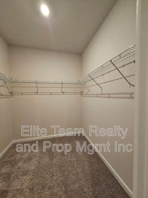 Building Photo - 5416 Kinsbridge Dr