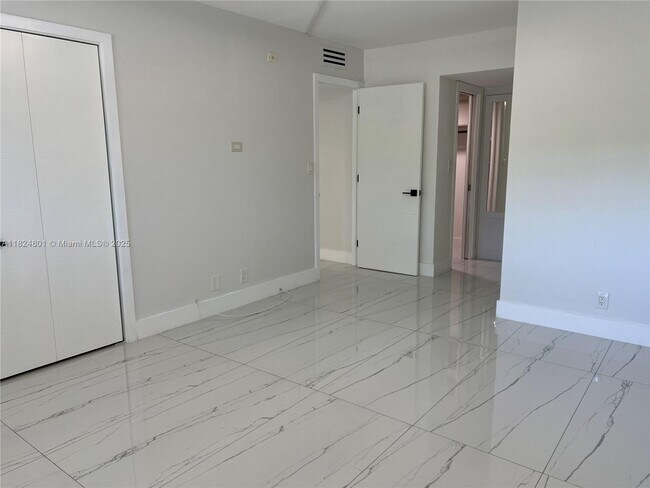 Building Photo - 3090 N Course Dr