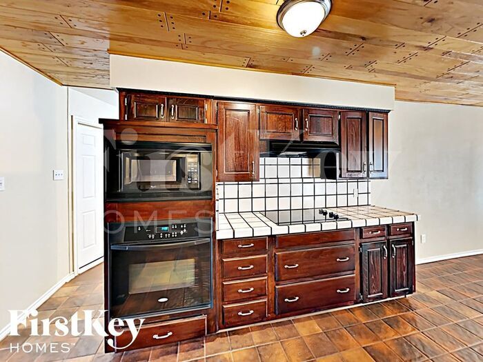 Building Photo - 7701 Skylake Dr
