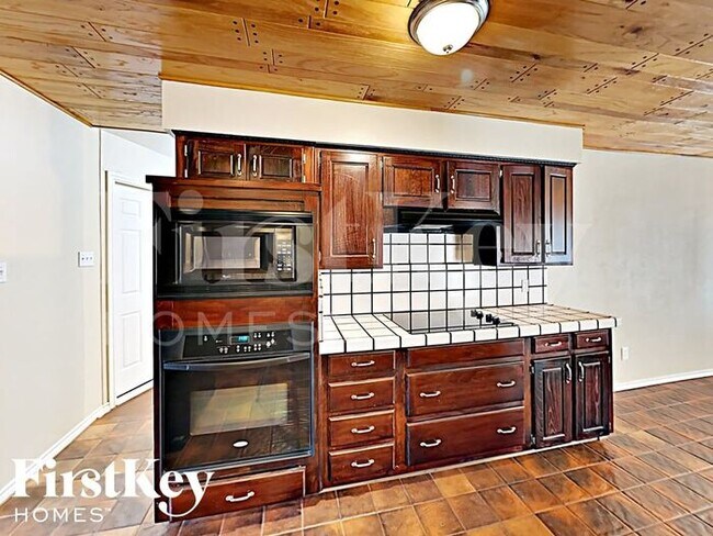 Building Photo - 7701 Skylake Dr