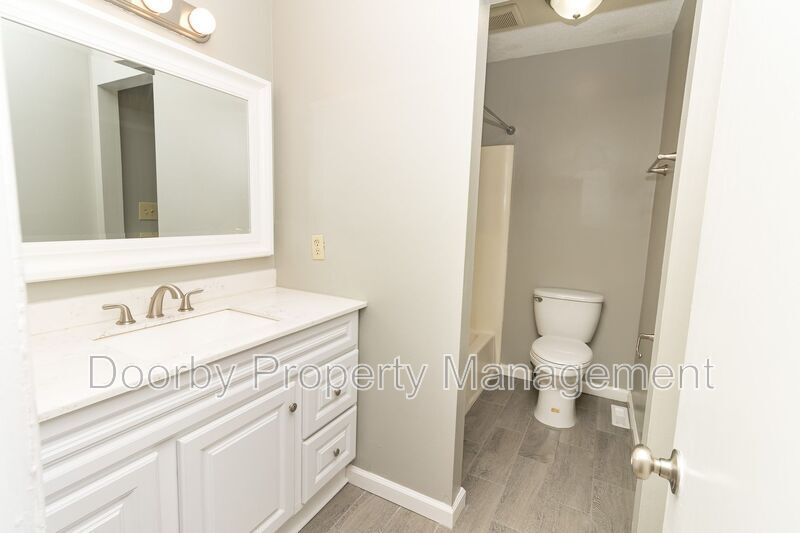 Building Photo - 5238 Donlyn Dr