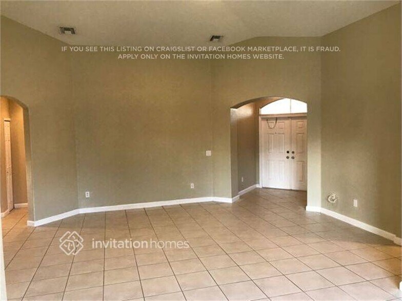 Building Photo - 10566 Galleria St