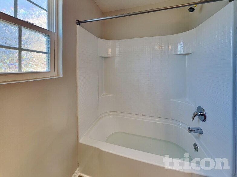 Building Photo - 19 Rosecroft Ln