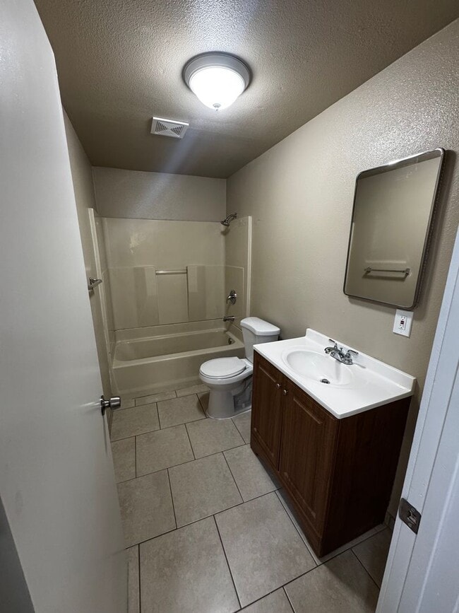 Building Photo - APPLY FOR THIS BEAUTIFUL HOME TODAY!