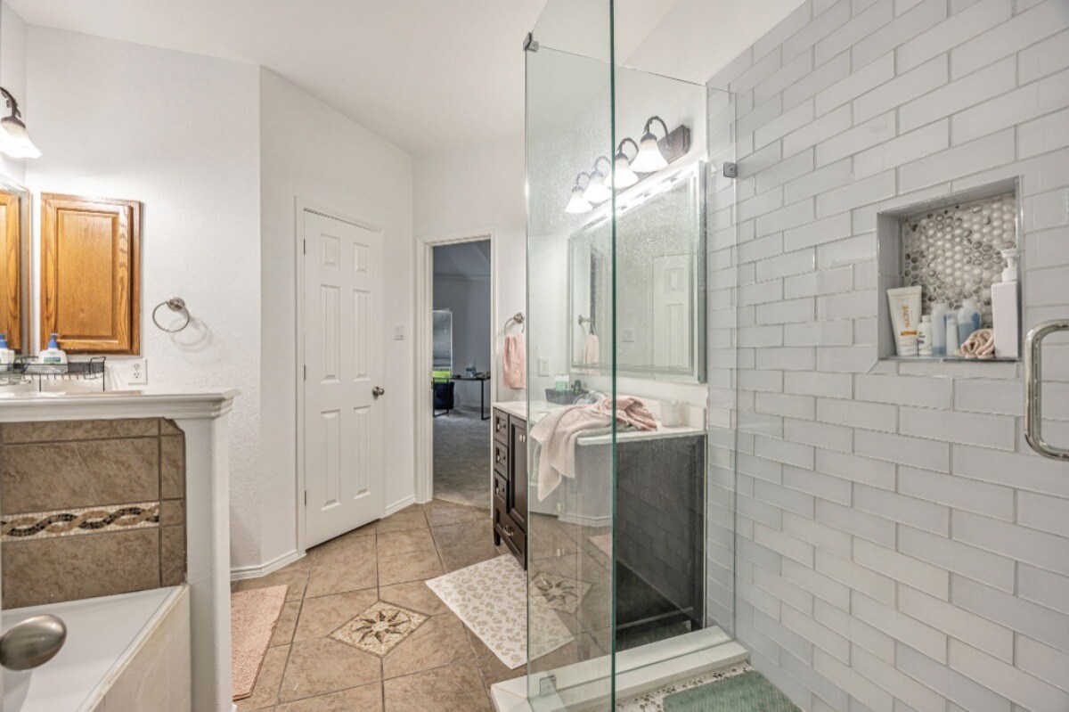 Building Photo - 10206 Teal Hollow Dr