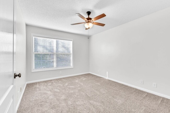 Building Photo - 3 Bedroom Pet Friendly Home For Rent With Extra Large Bonus Room!