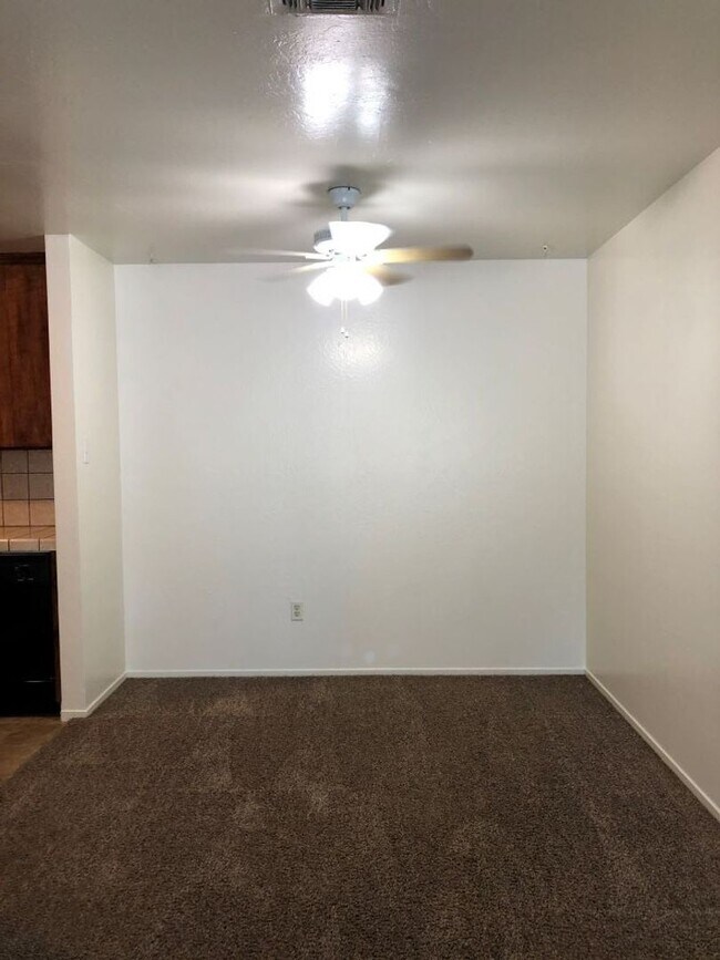 Building Photo - 7004 N Half Moon Dr