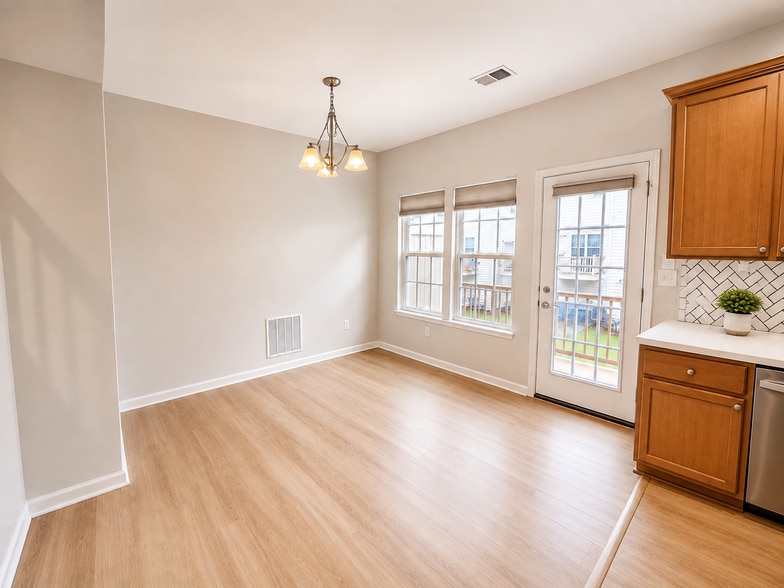 Building Photo - 1502 Pointe View Dr