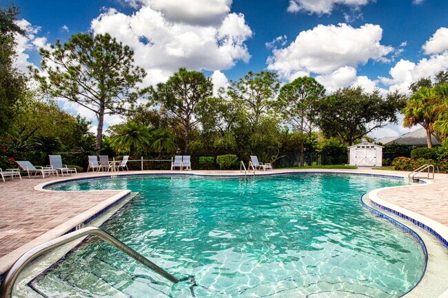Building Photo - Luxurious 4-Bed Oasis with Outdoor Kitchen...