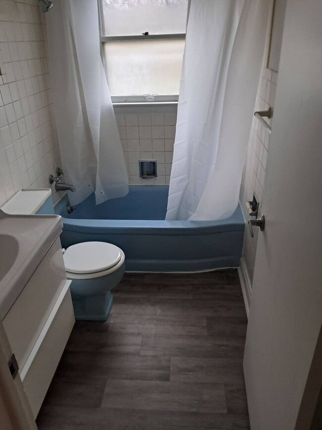 Building Photo - 2223 W Rohr Ave