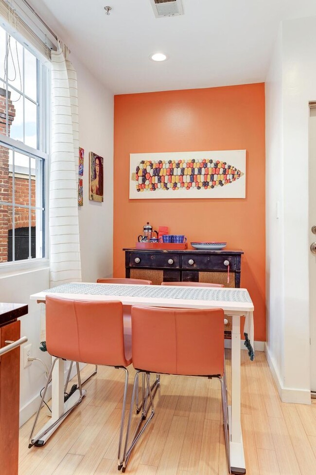 Building Photo - Updated  and Open Plan One Bed/One Bath 16...