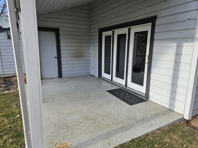 Building Photo - Wonderful townhome for rent in Nampa.  Near Lake Lowell.