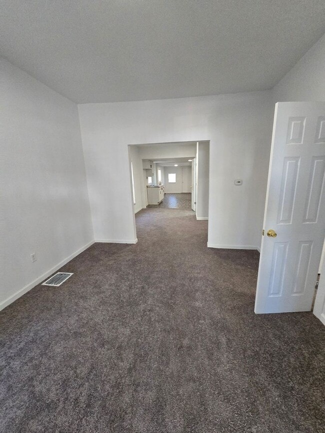 Building Photo - Westside Three Bedroom Duplex Located near MLK Street and West 25th Street!!!