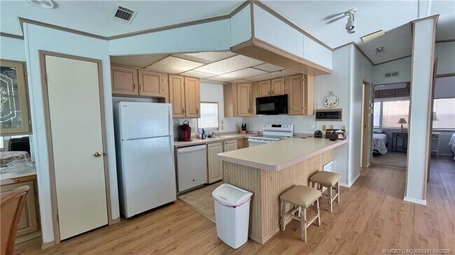 Building Photo - 10701 S Ocean Dr