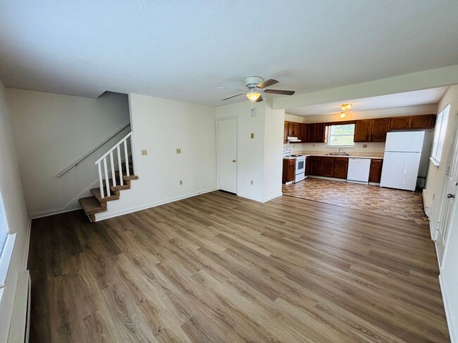 Building Photo - 355 Wakeman Ct NE