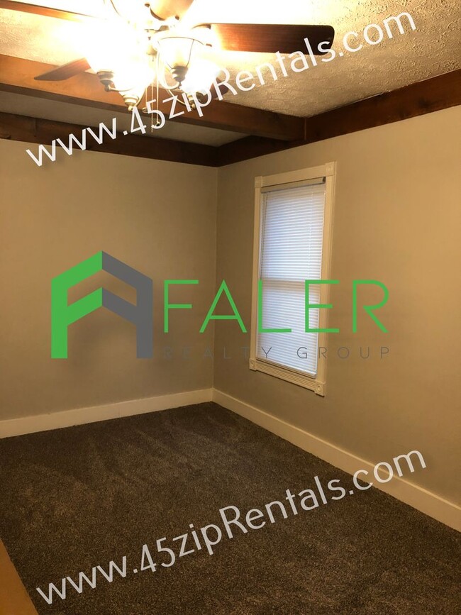 Building Photo - Belmont Ranch with LOTS of Space!