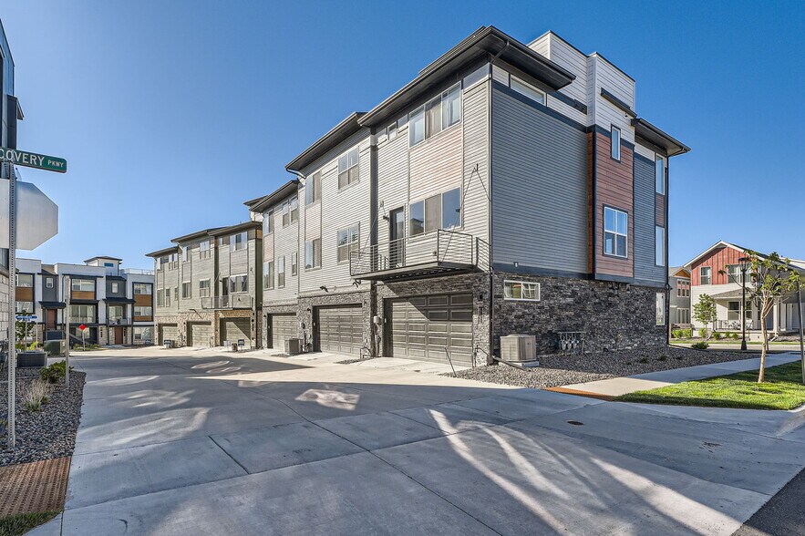 Building Photo - 805 Promenade Dr